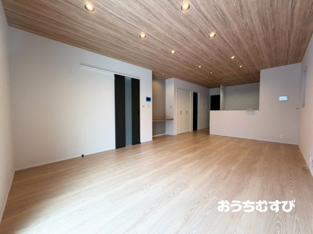 春日井市東野町7期(全3棟)の居間・リビング