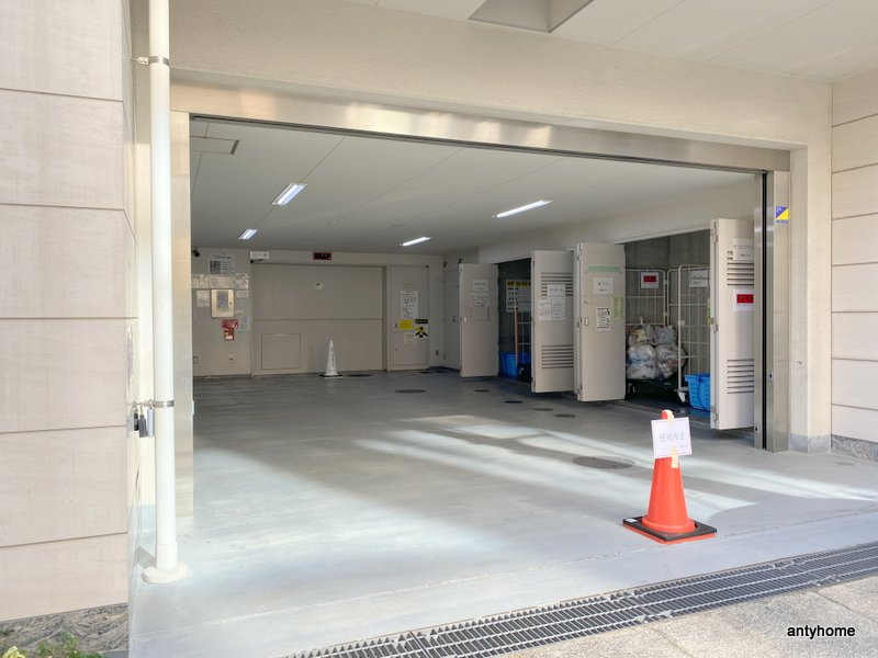 アーバンフラッツ瓦町　仲介手数料無料の駐車場