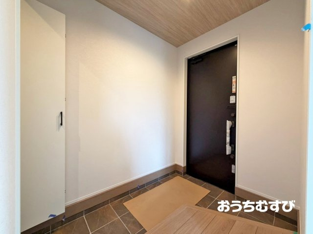 春日井市東野町7期(全3棟)の玄関