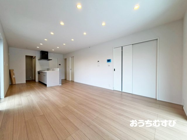 春日井市東野町7期(全3棟)の居間・リビング