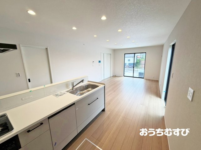 春日井市東野町7期(全3棟)の居間・リビング
