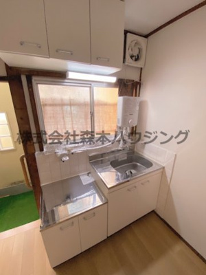 【キッチン】 | 　寝屋川市点野4丁目10テラスハウス | キッチンでお料理をお楽しみください