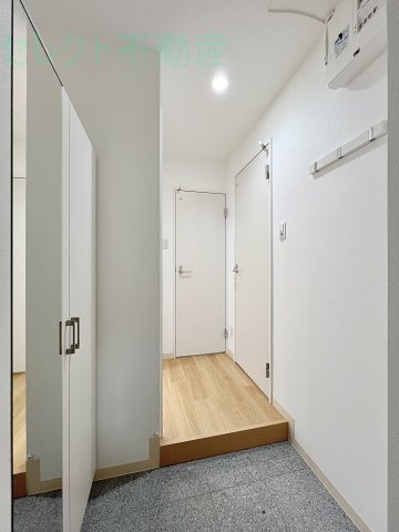 カロス新栄の玄関
