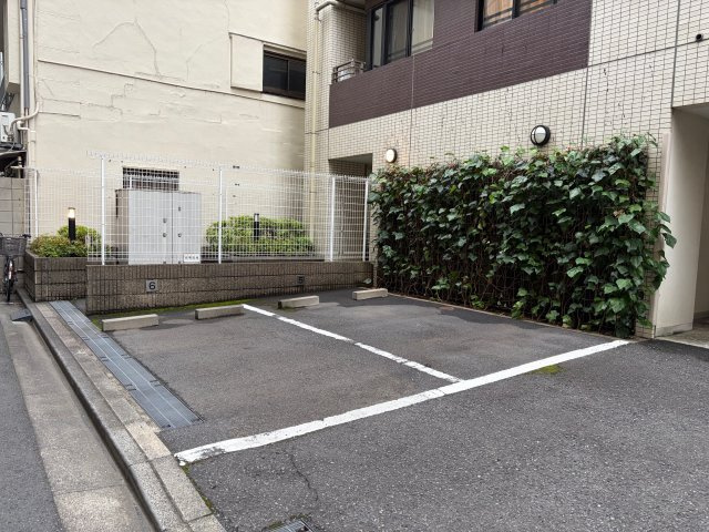 プロスペクト森下の駐車場
