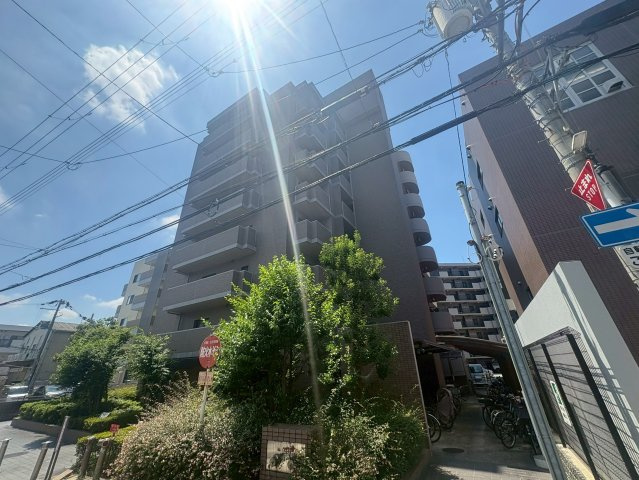 アドリーム江坂の外観