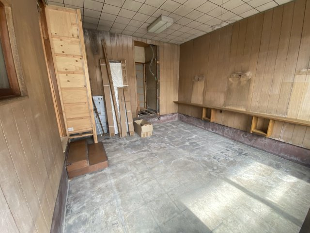宮住居付店舗の内装