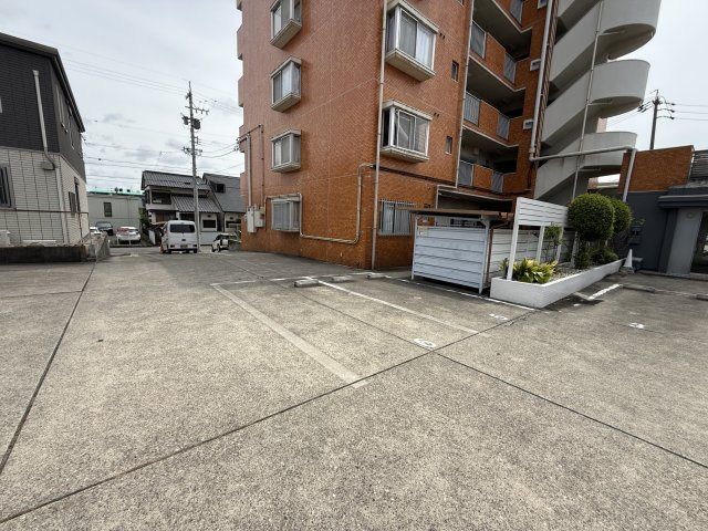 徳重セントラルビルの駐車場