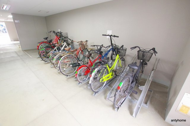 エスリード京橋　仲介手数料無料の駐車場