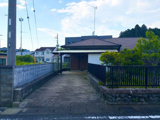 常陸太田市大里町中古戸建の駐車場