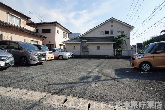 熊本市中央区帯山２丁目のアパートの駐車場