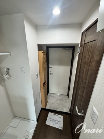 ヒルズ八尾本町の玄関