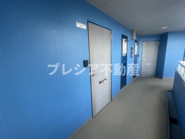 サニーサイドビルの玄関