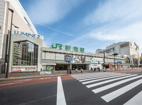 新宿区新宿２丁目の事務所の周辺