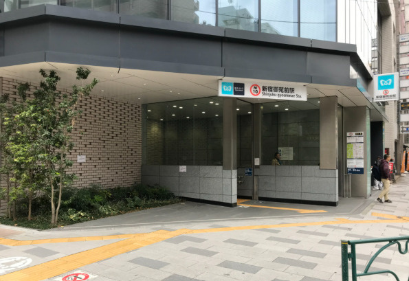 新宿区新宿２丁目の事務所の周辺