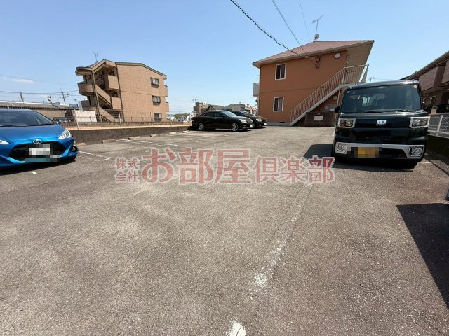 ルーンルディーⅡの駐車場|車をお持ちの方に嬉しい駐車場付きの物件です