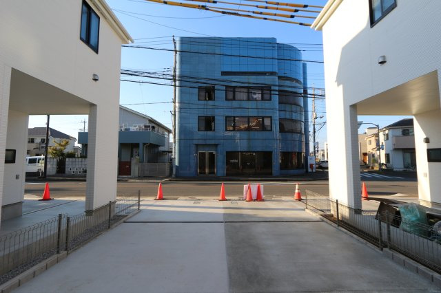 【Heartfull Town】 東大和市向原４丁目|近隣には、野火止用水沿いの豊かな自然に囲まれた「野火止緑地」があり、
散策やサイクリングが楽しめます。