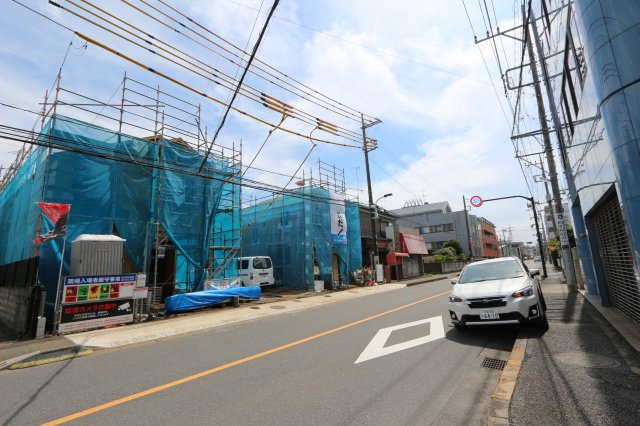 【Heartfull Town】 東大和市向原４丁目の外観|家族のカーライフを支える2台分の駐車スペース（※制限有）