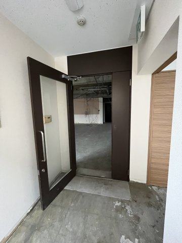 札幌市豊平区月寒中央通３丁目の賃貸マンションのエントランス