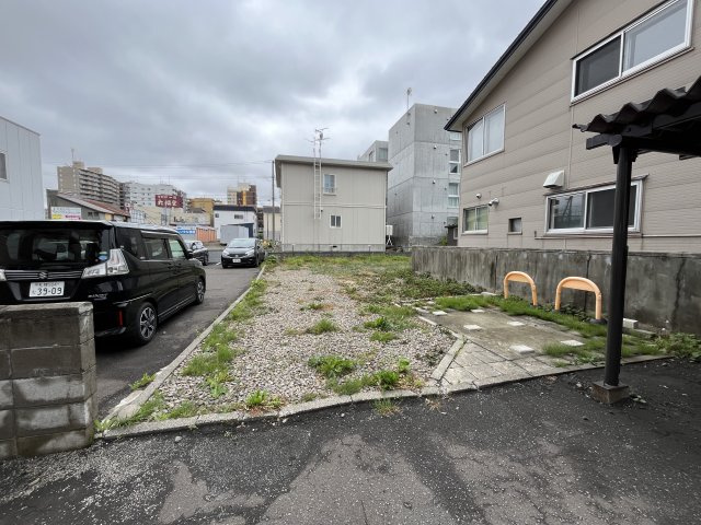 札幌市豊平区月寒中央通３丁目の賃貸マンションの駐車場