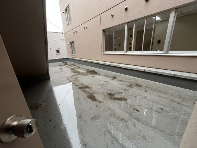 札幌市豊平区月寒中央通３丁目の賃貸マンションのバルコニー
