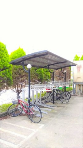 レオパレスアズーラのエントランス|駐輪場