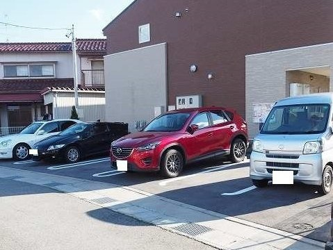 チェスタ本郷の駐車場|車をお持ちの方に嬉しい駐車場付きの物件です