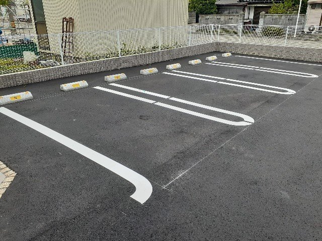 エソール中川の駐車場|車をお持ちの方に嬉しい駐車場付きの物件です