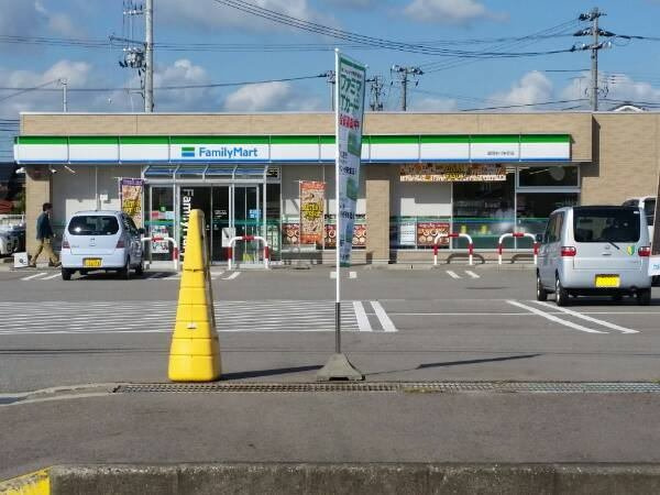 エソール中川の周辺|ファミリーマート高岡中川栄町店まで550m