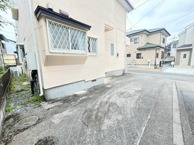 宇都宮市今泉新町　2ＳＬＤＫ　中古住宅の駐車場