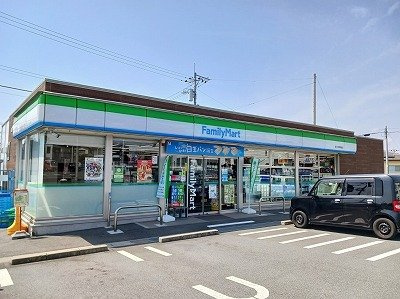 【周辺】 | グリーンヒルズ　セレノ | ファミリーマート　天間高屋店まで700m