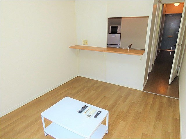 レオパレスクラージュの居間・リビング|家具家電が備え付けのお部屋です