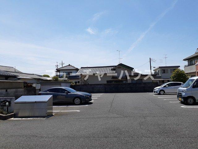 ファシネィション３１１９の駐車場
