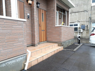 【エントランス】 | リバーストーンＡ | 落ち着いたエントランスです