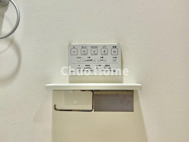 ゼファー一之江の内装|【ウォシュレット】清潔に使いたいお手洗いには最適な設備です。もちろんウォームレットも標準装備です。