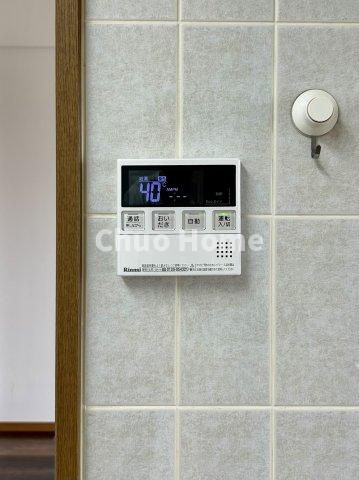 ゼファー一之江の発電・温水設備|【給湯リモコン】外での一日を忘れさせてくれるオートバス機能でお好みの湯量・温度に調整された浴槽。
