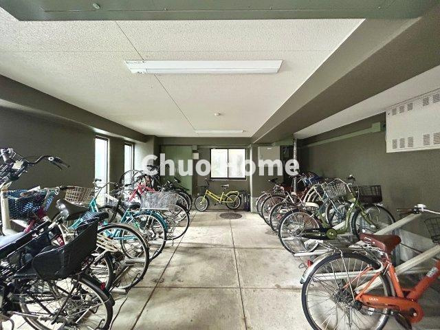 ゼファー一之江の駐輪場|【自転車置き場】最新の空き状況や費用などの詳細は担当スタッフまでお問い合わせください。