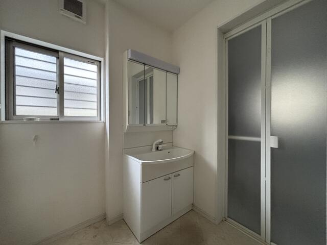 宇都宮市五代３丁目　３ＬＤＫ　中古住宅の独立洗面台