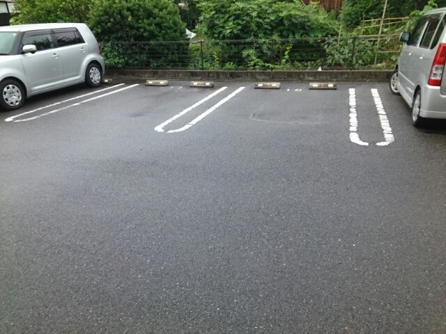 エリタージュＡの駐車場