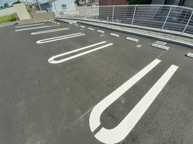 メゾンアリービオの駐車場