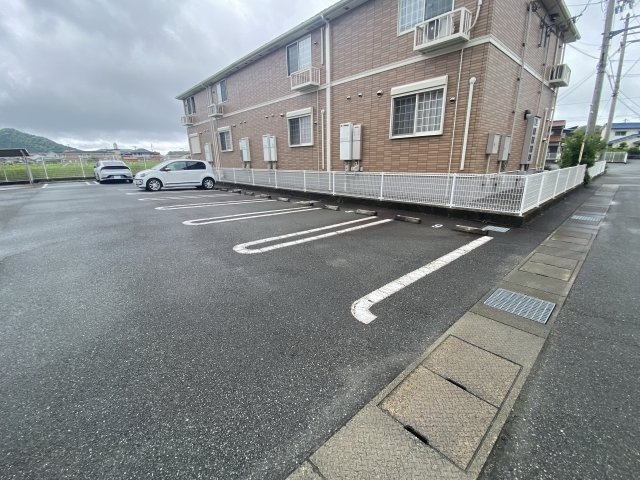 ラルジュ　フォンテーヌⅣの駐車場
