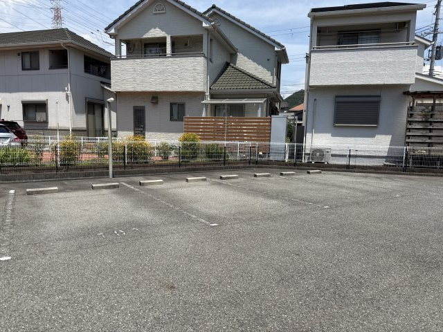 プランドールの駐車場