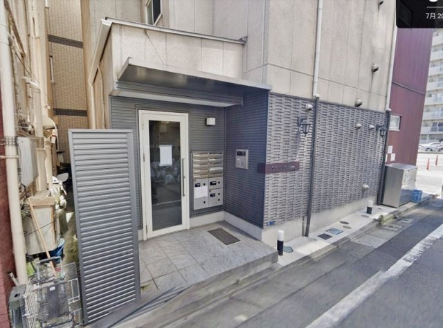 大田区東六郷１丁目の賃貸マンションのエントランス