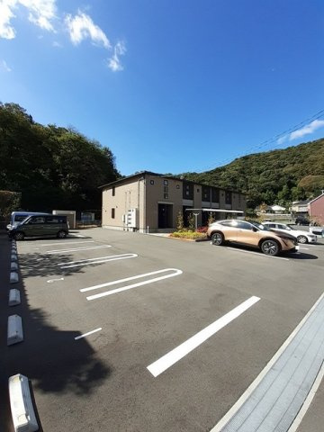 ポポラーレＡの駐車場