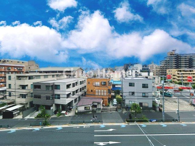 コスモ西葛西の展望|手を伸ばせば、ふれることが出来そうな環境が、そのままインテリアになったような印象です。その豊かな眺望にふさわしい空間には、通風・採光にも優れ、心地よい光と風があふれています