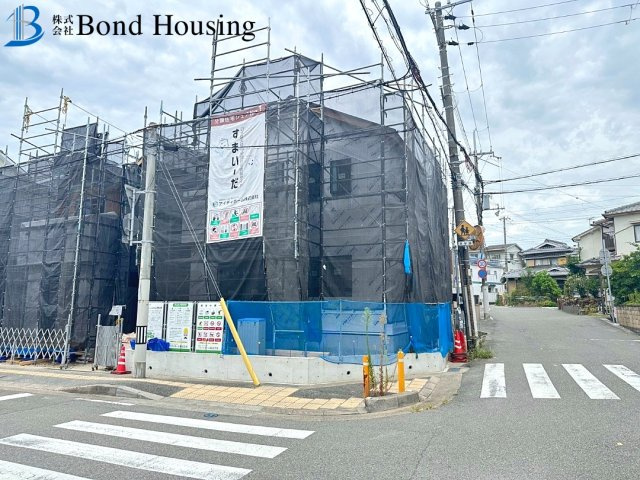 南東角地に付き開放感あり　西明石町2丁目1期　2区画　2号棟の前面道路含む現地写真