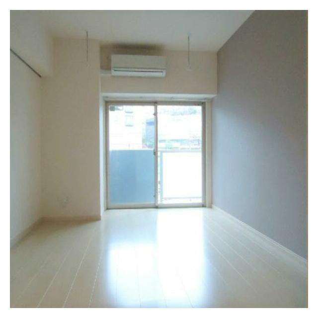 横浜市戸塚区品濃町の賃貸マンションの居間・リビング|おしゃれな居間です