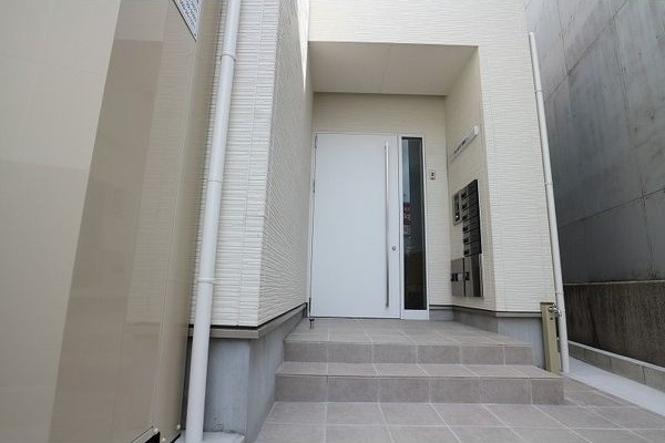 GRANDTIC塩釜口のエントランス