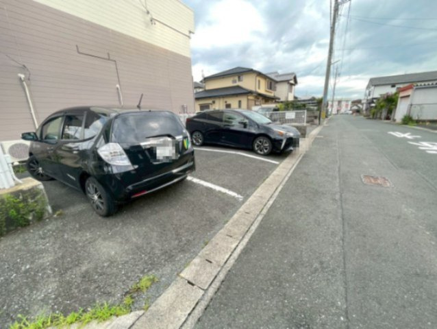 牟呂外神町２０住居付店舗の駐車場