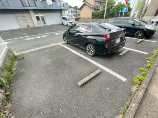 牟呂外神町２０住居付店舗の駐車場
