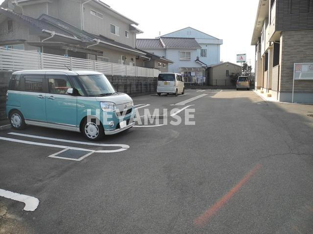ベルローズの駐車場